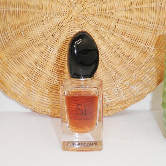 Genuine & Authentic Giorgio Armani Si Sephora Luxury Old Money Floral $100.00 - Picture 6 of 8